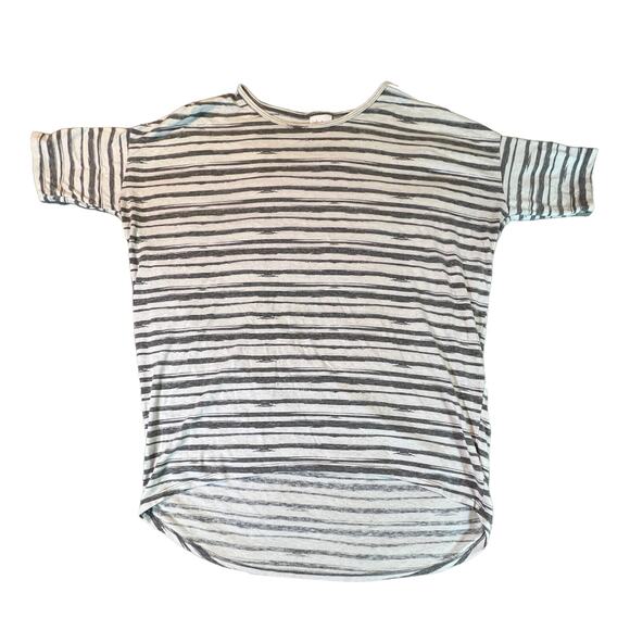LuLaRoe Gray White Striped Short Sleeve Curved Hem Top Casual Boho Womans Small - Picture 1 of 4